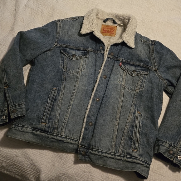 Levi's Sherpa-lined Denim Jacket - Picture 1 of 8